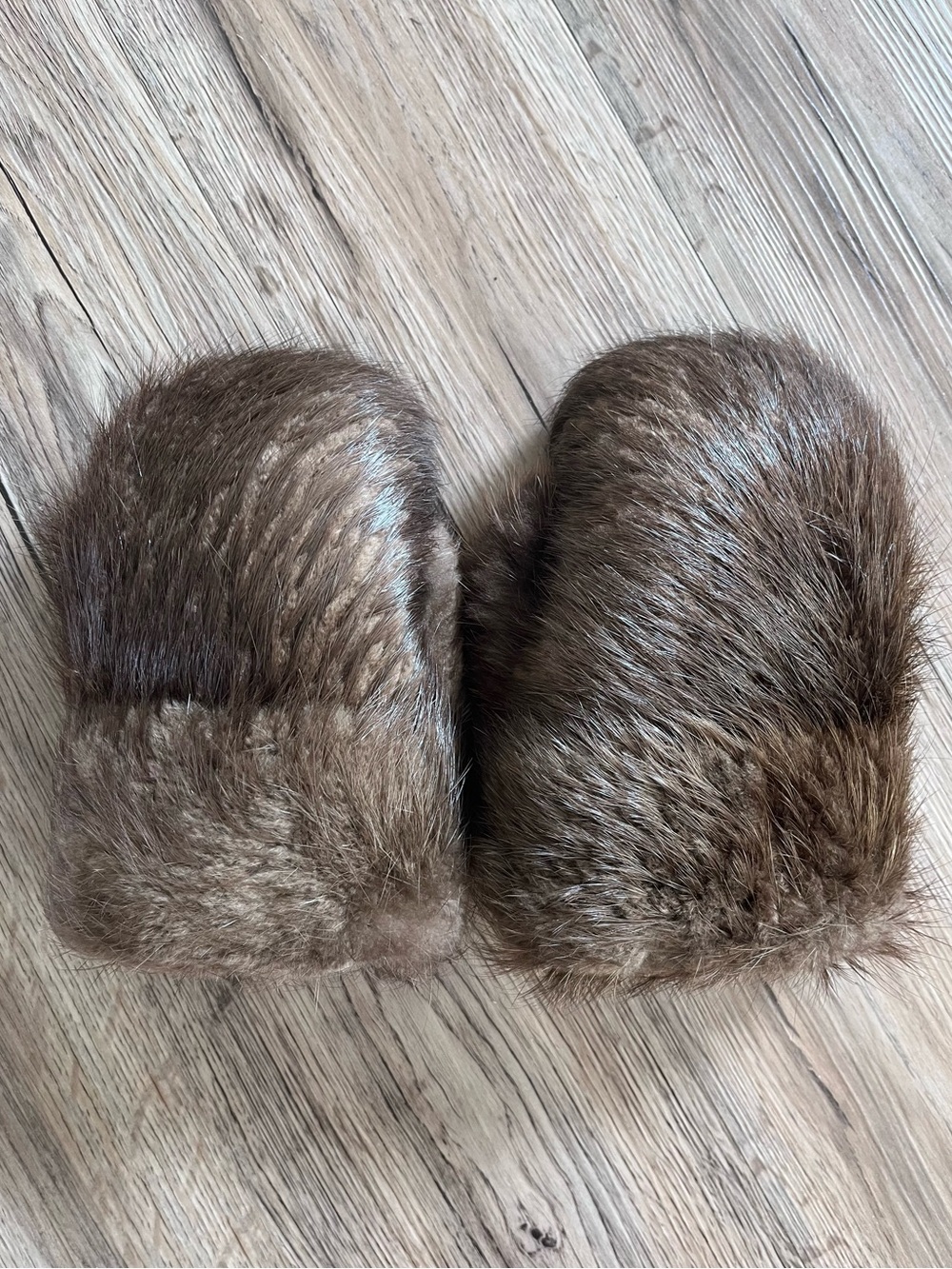 Kids beaver fur mittens